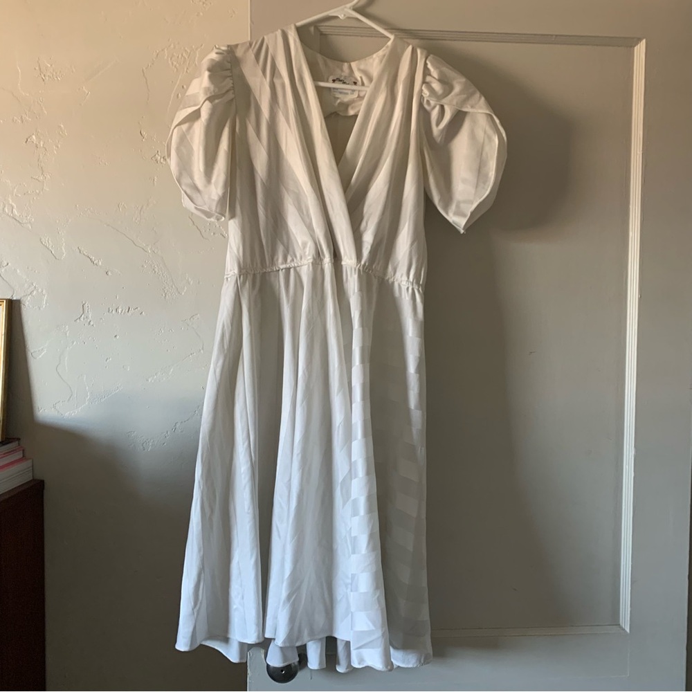 Vintage tulip sleeve two toned white striped dress